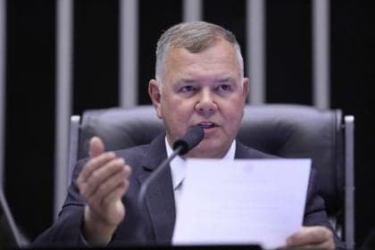 Câmara aprova urgência para projeto que afeta fiscalização ambiental