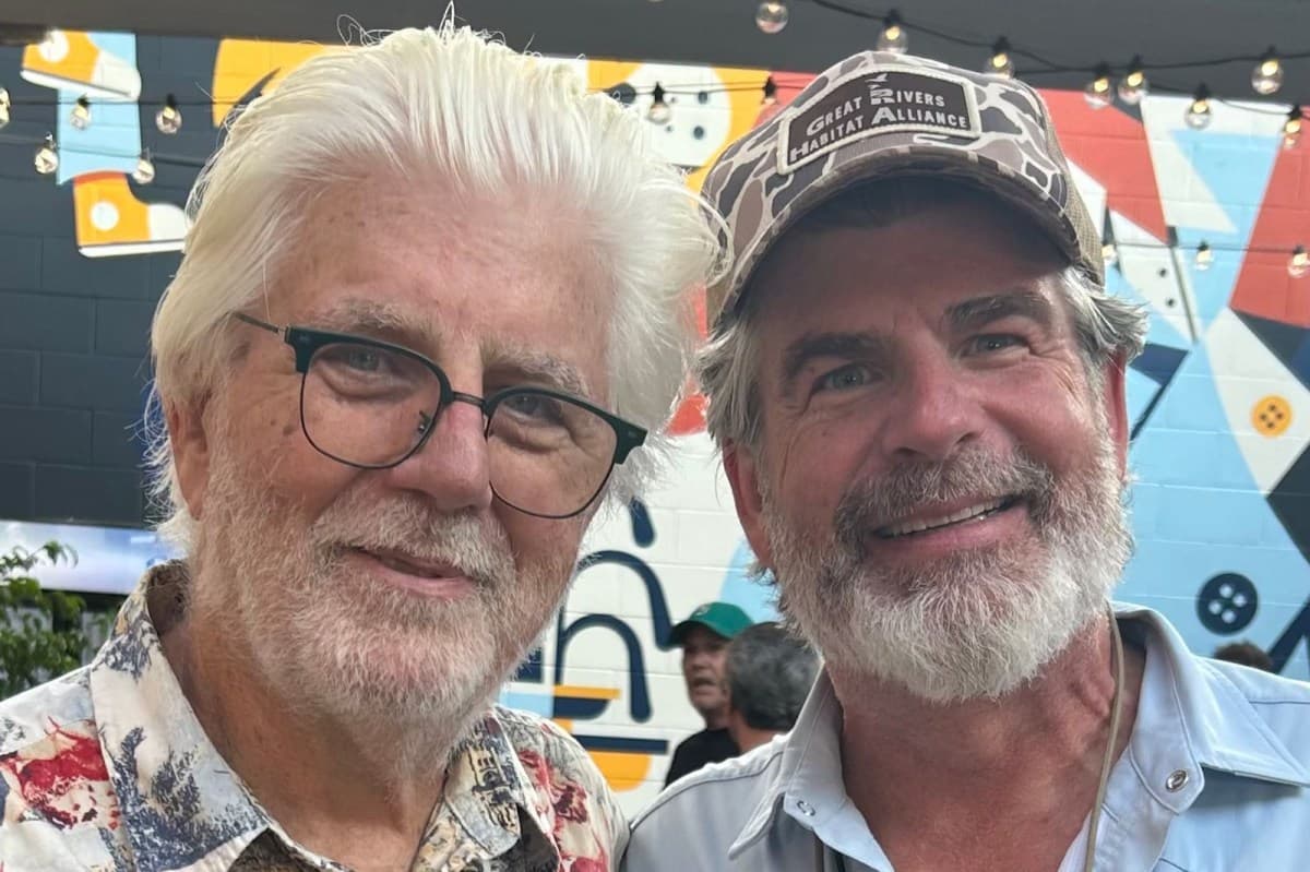 Músico descobre que pai biológico é o cantor Michael McDonald