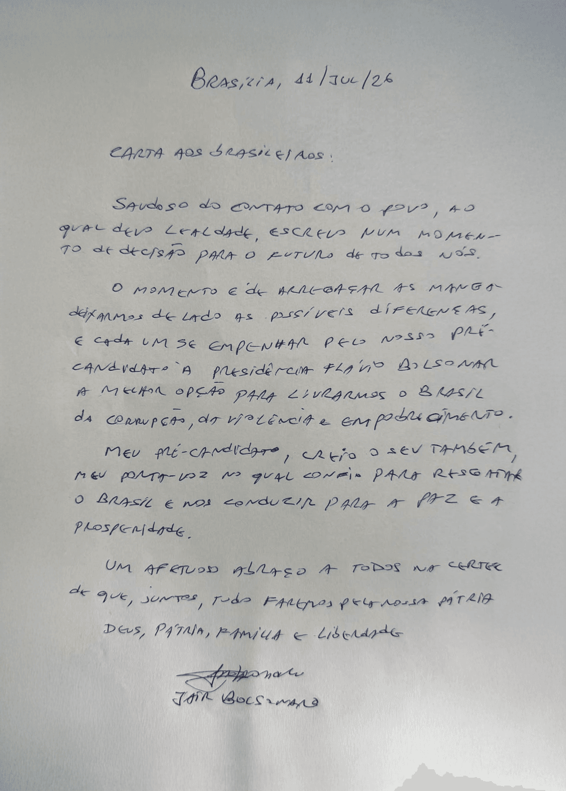 Bolsonaro apoia Flávio, gera críticas e ameaça prisão domiciliar