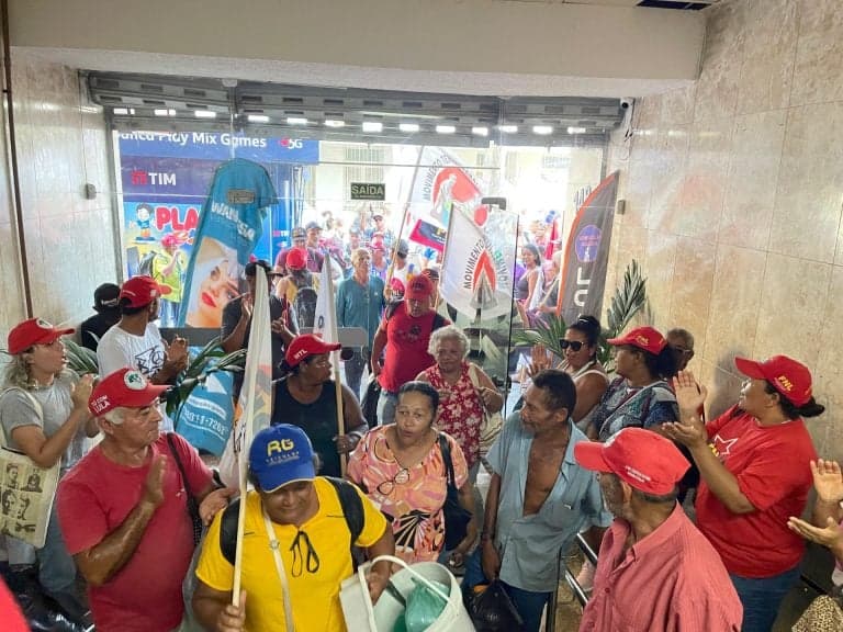 MST ocupa sede do Incra em Alagoas