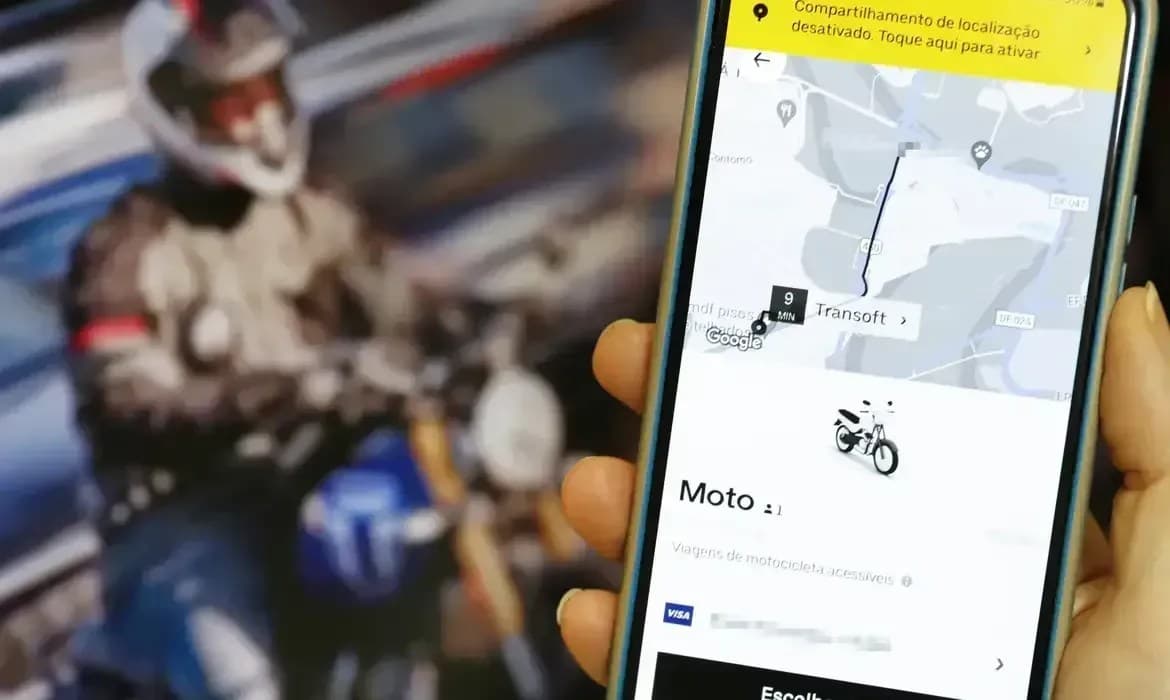 CNT critica flexibilização de regras para motofretistas e mototaxistas