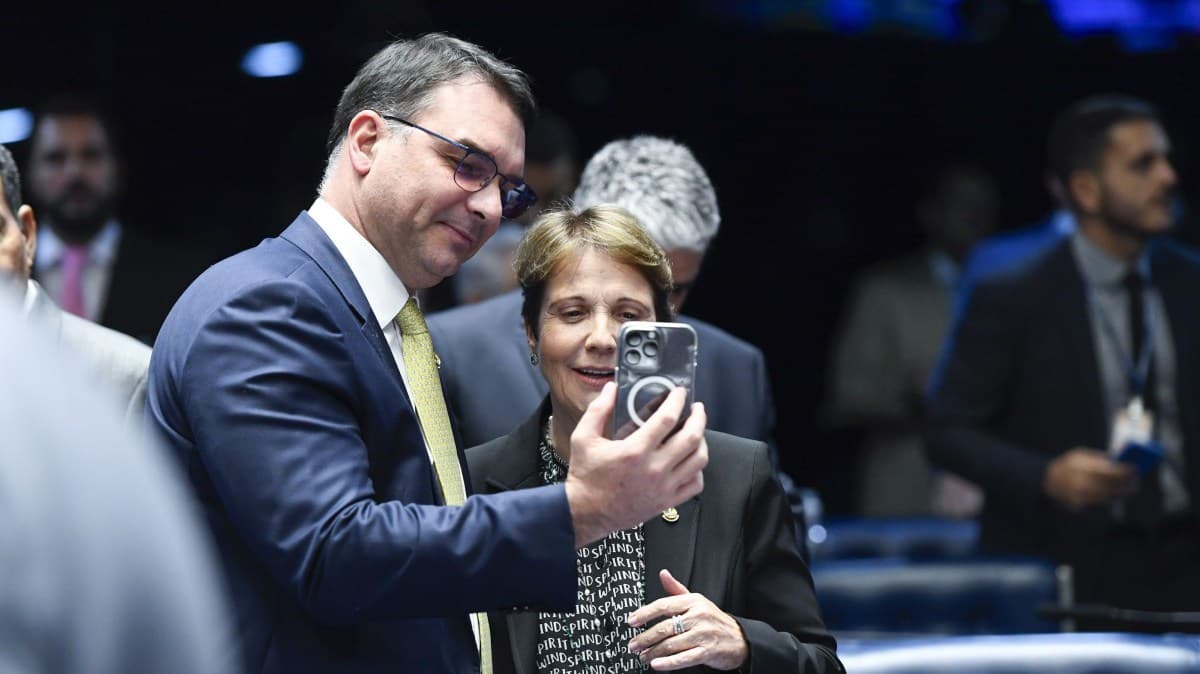 Quase 60% dos senadores garantidos apoiam Flávio Bolsonaro na eleição