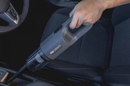 Evolução dos aspiradores de mão melhora limpeza em casa e carro