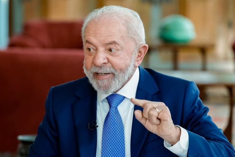 Lula defende fim das casas de apostas durante comício em Guarulhos