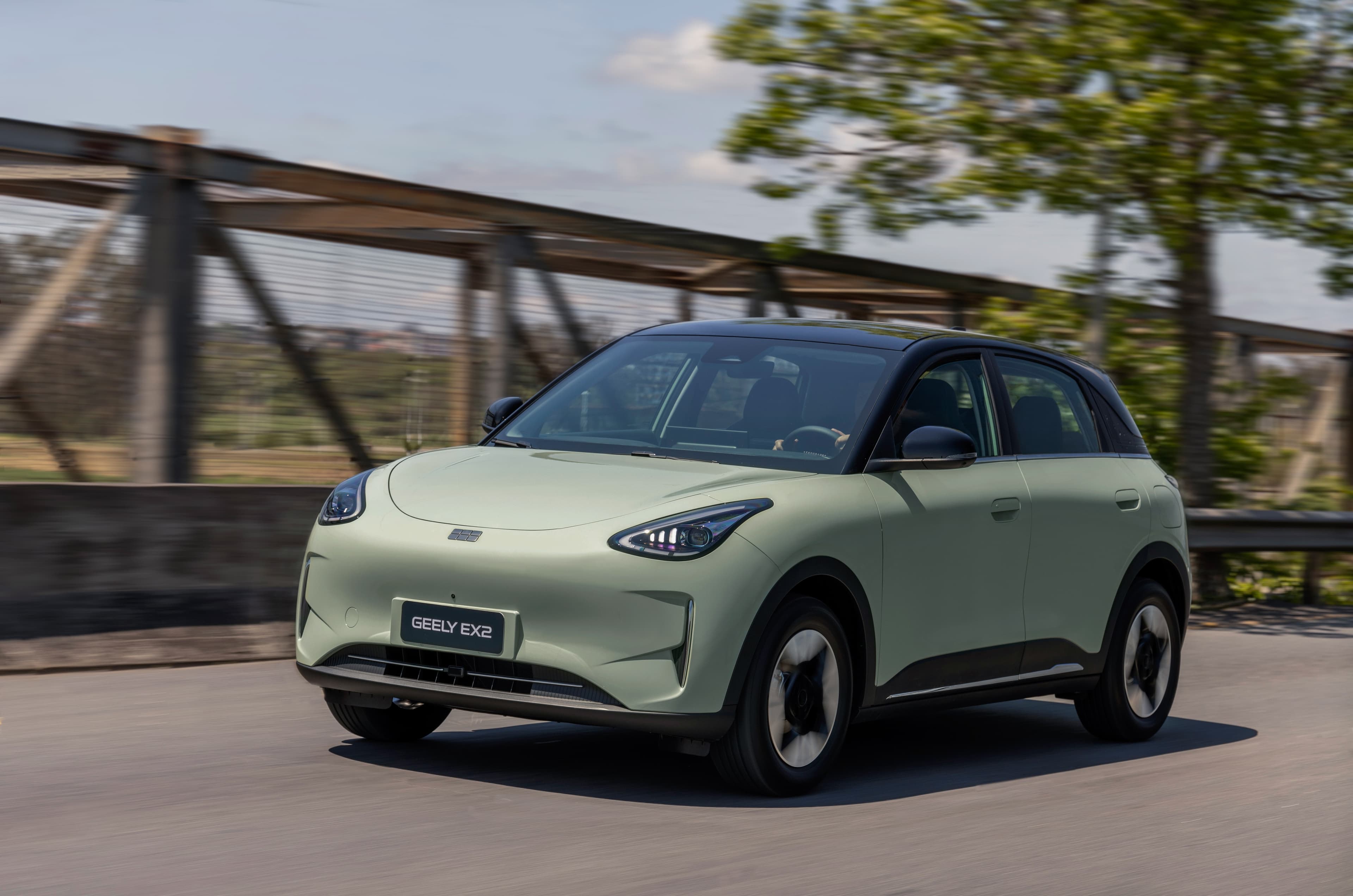 Geely EX2: Modelo elétrico será produzido no Brasil com parceria da Renault