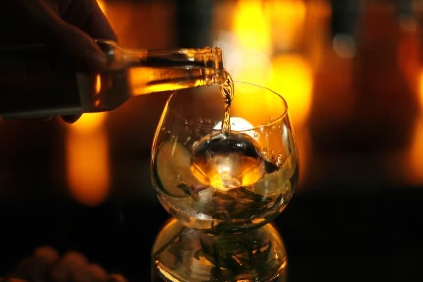 Estudo revela riscos à saúde mesmo com apenas uma dose diária de álcool