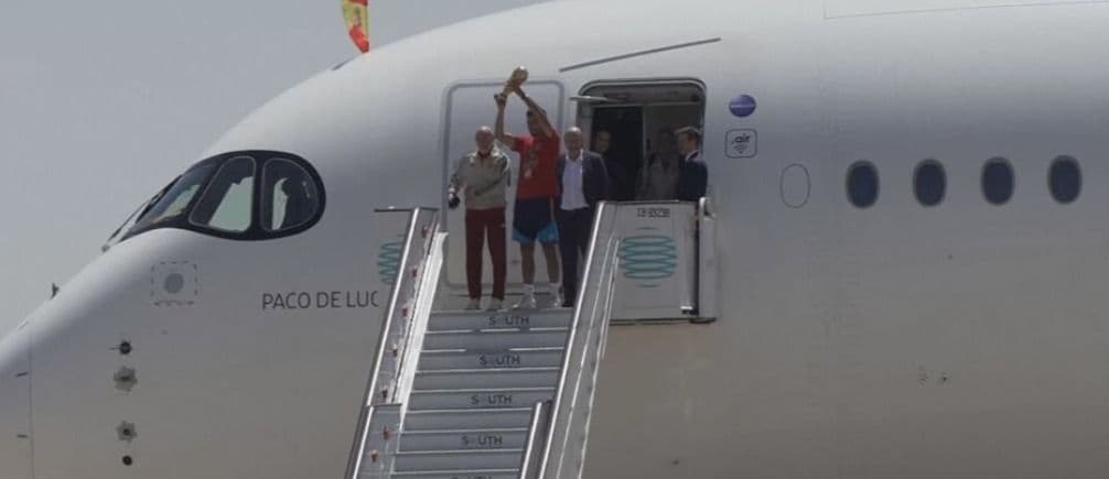 Espanha celebra retorno do bicampeão mundial em Madri