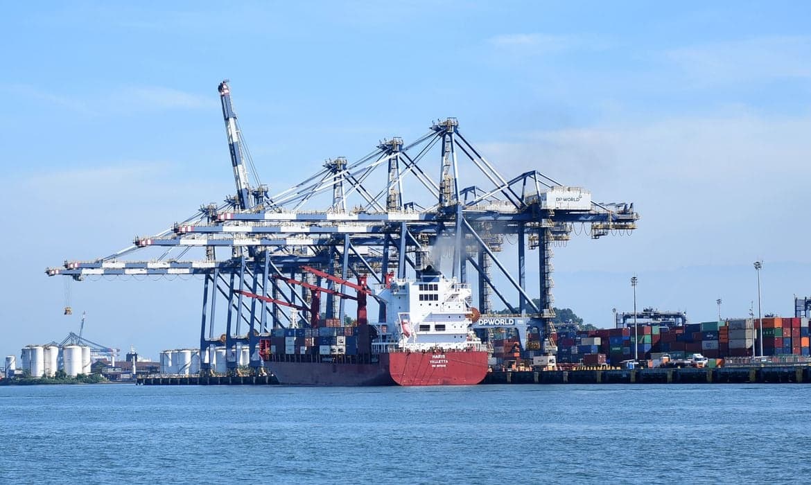 Porto de Santos atinge 100 milhões de TEU em 2026