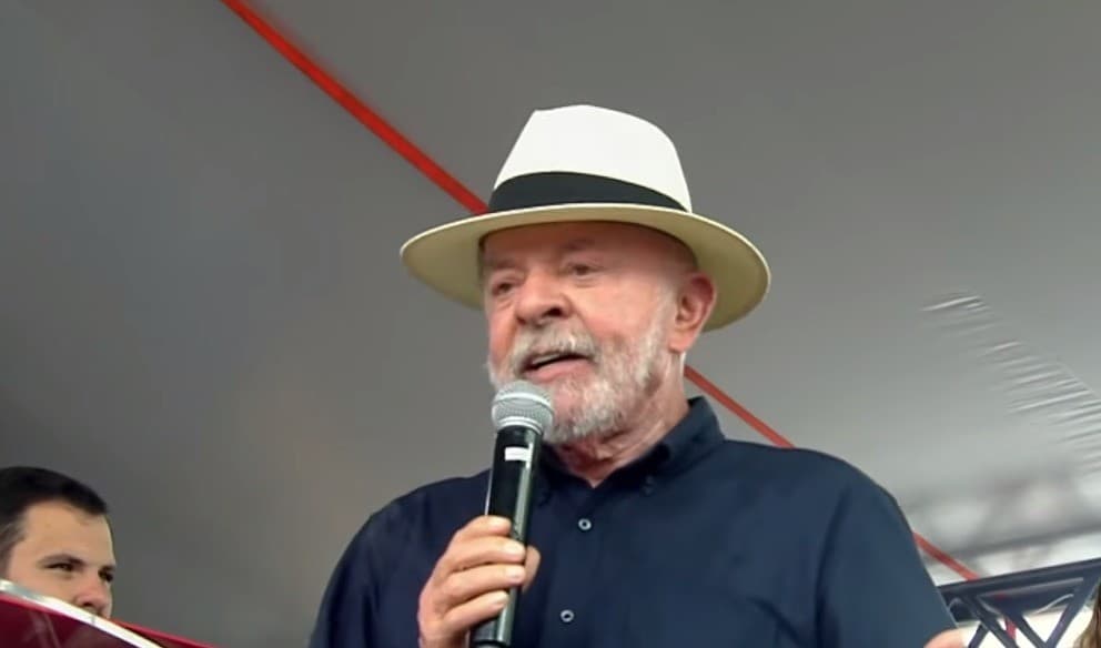 Lula defende fim da jornada 6x1 em discurso em Manaus