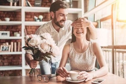 Simpatias para atrair amor em dia dos namorados