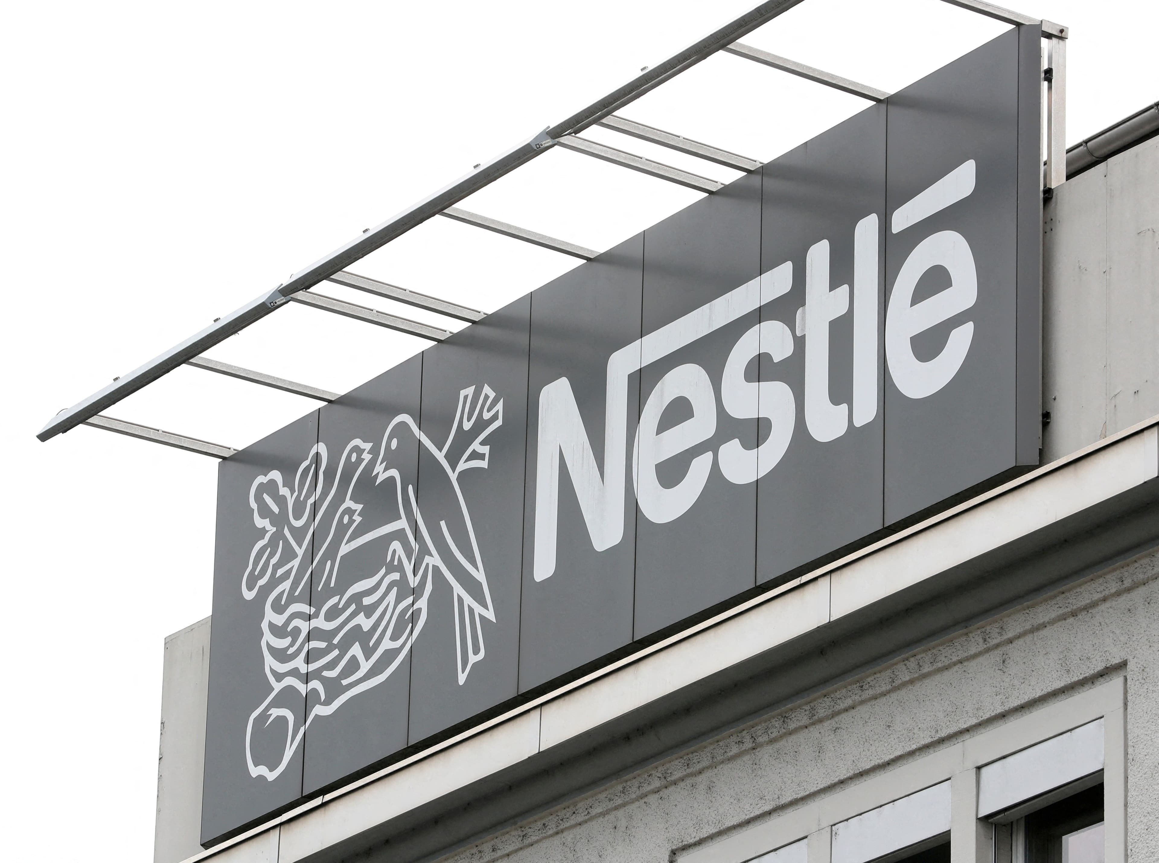 Nestlé enfrenta ações na Índia após contaminação de fórmula infantil