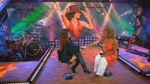 Paula Fernandes celebra seu aniversário durante espetáculo emocionante