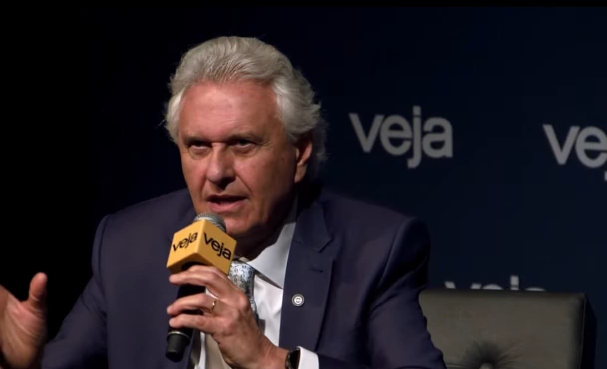 Caiado evita críticas a Flávio Bolsonaro em evento de pré-candidatos