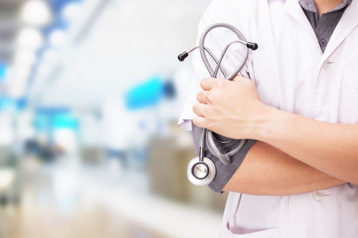 Médico é denunciado por tortura e peculato em Itaúna do Sul