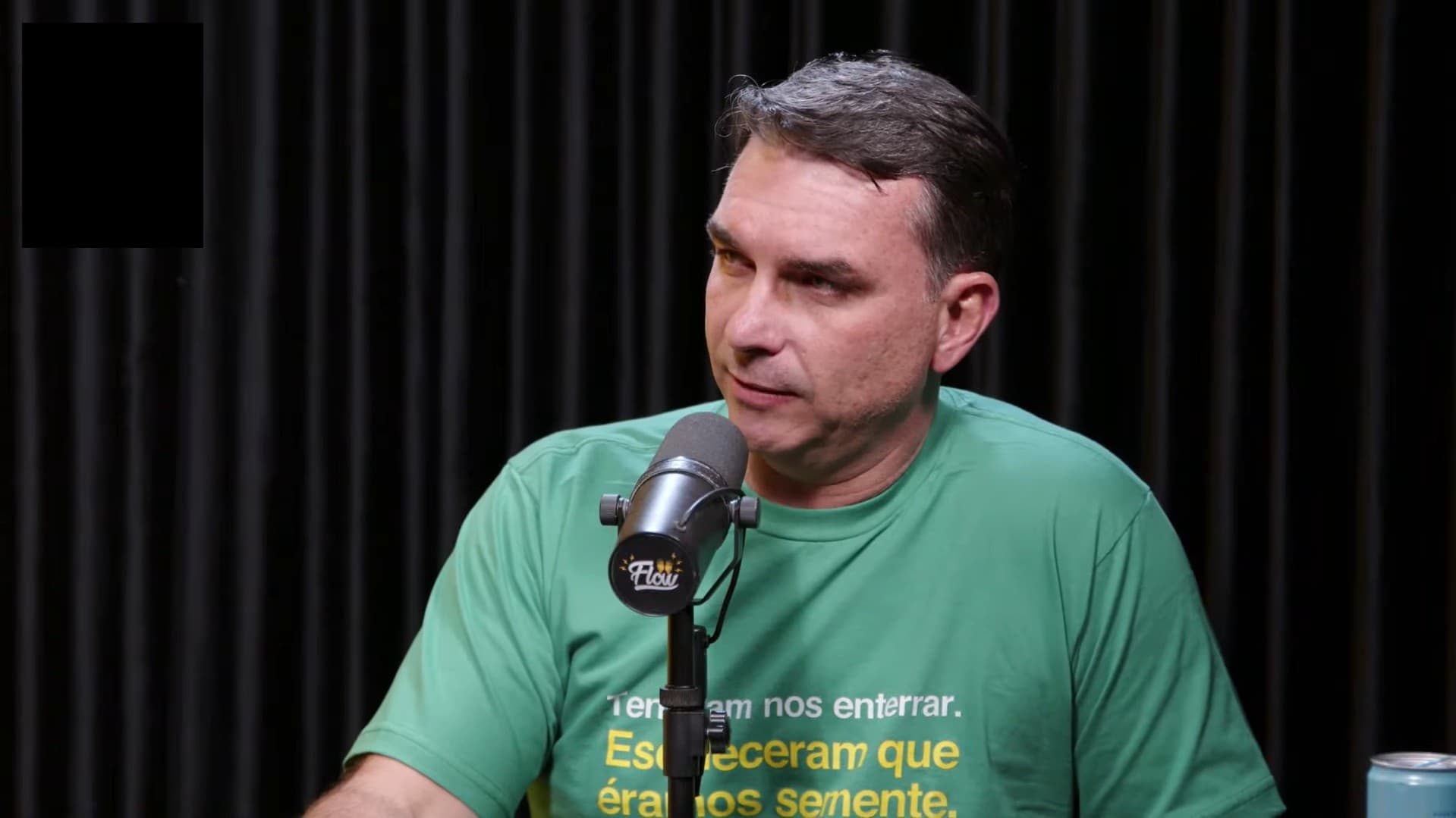 Flávio Bolsonaro tenta convencer Trump a evitar tarifas sobre produtos brasileiros