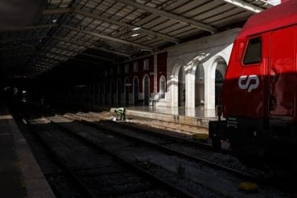 Portugal enfrenta caos com greve geral contra reforma trabalhista