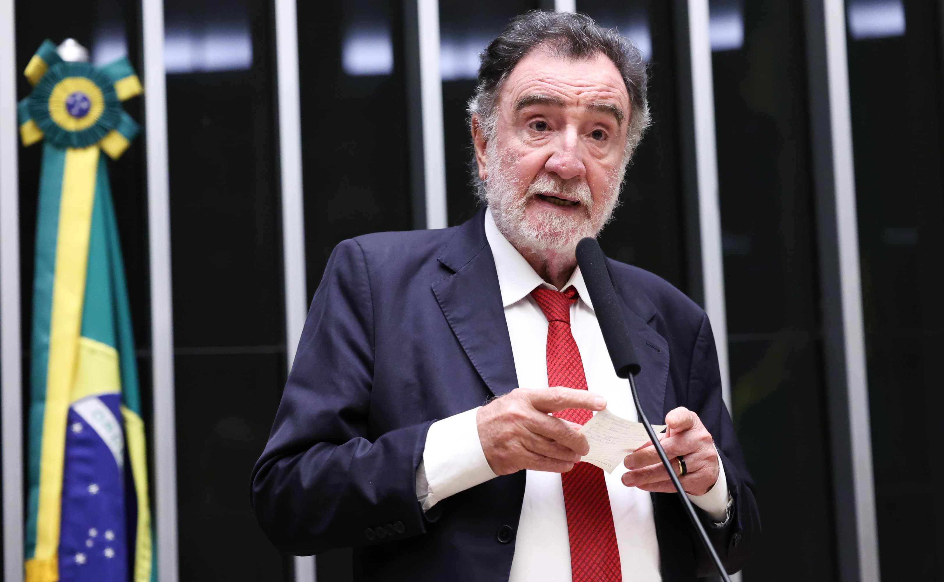 PT escolhe Patrus Ananias como candidato ao governo de Minas Gerais