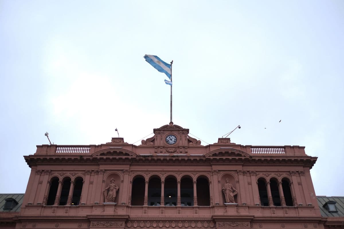 Milei reabre Casa Rosada para jornalistas após bloqueio