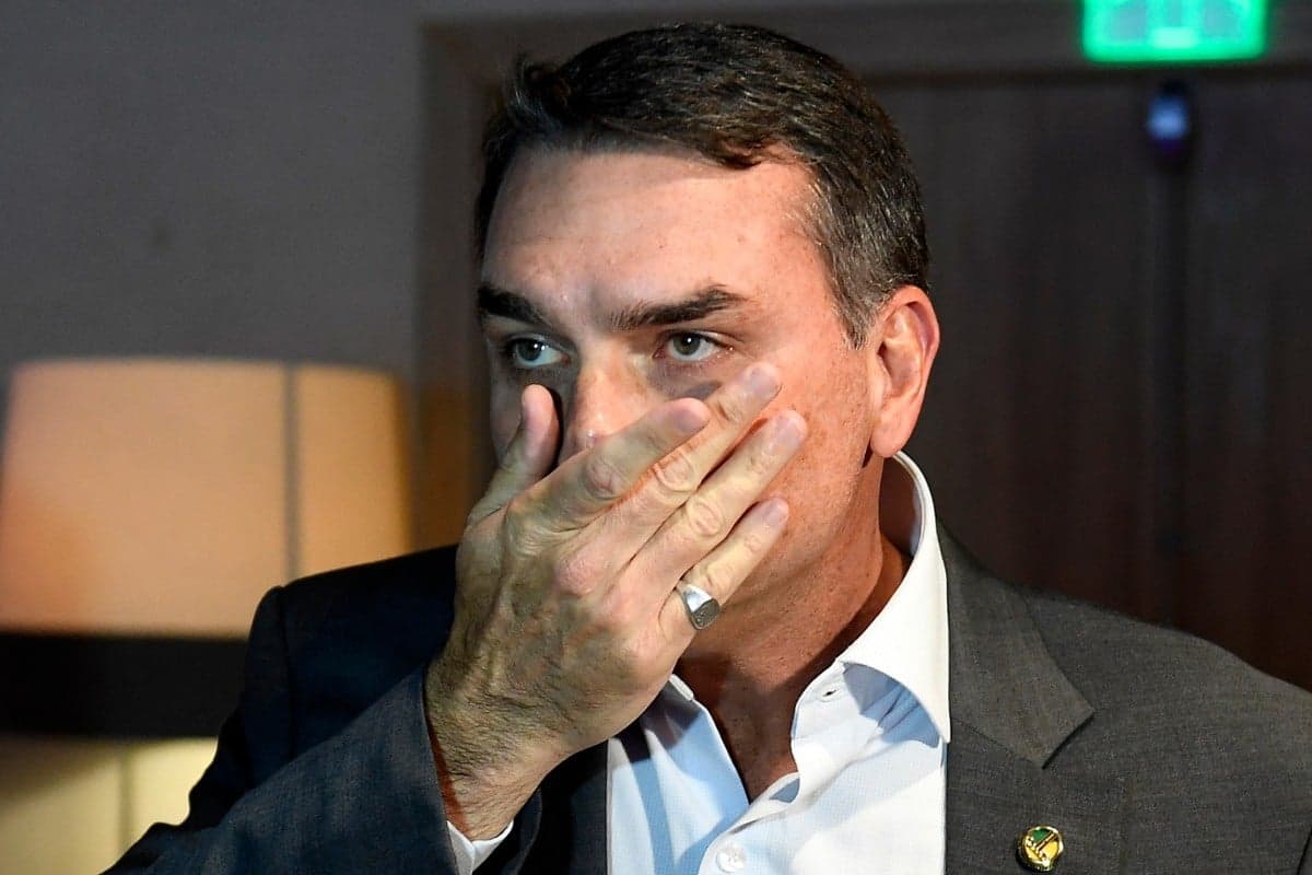 Flávio Bolsonaro apresenta propostas para engajar eleitorado feminino