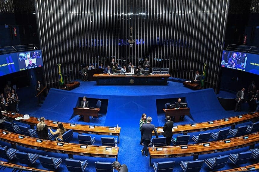 Senado aprova projeto que aumenta penas para crimes digitais contra crianças
