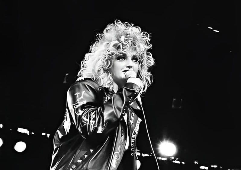 Bonnie Tyler, voz de 'Total Eclipse', morre aos 75 anos
