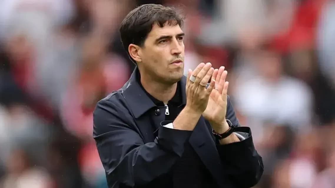 Andoni Iraola critica arbitragem após empate do Liverpool