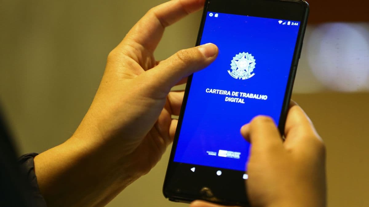 Deputado Leo Prates propõe jornada semanal de 40h e duas folgas