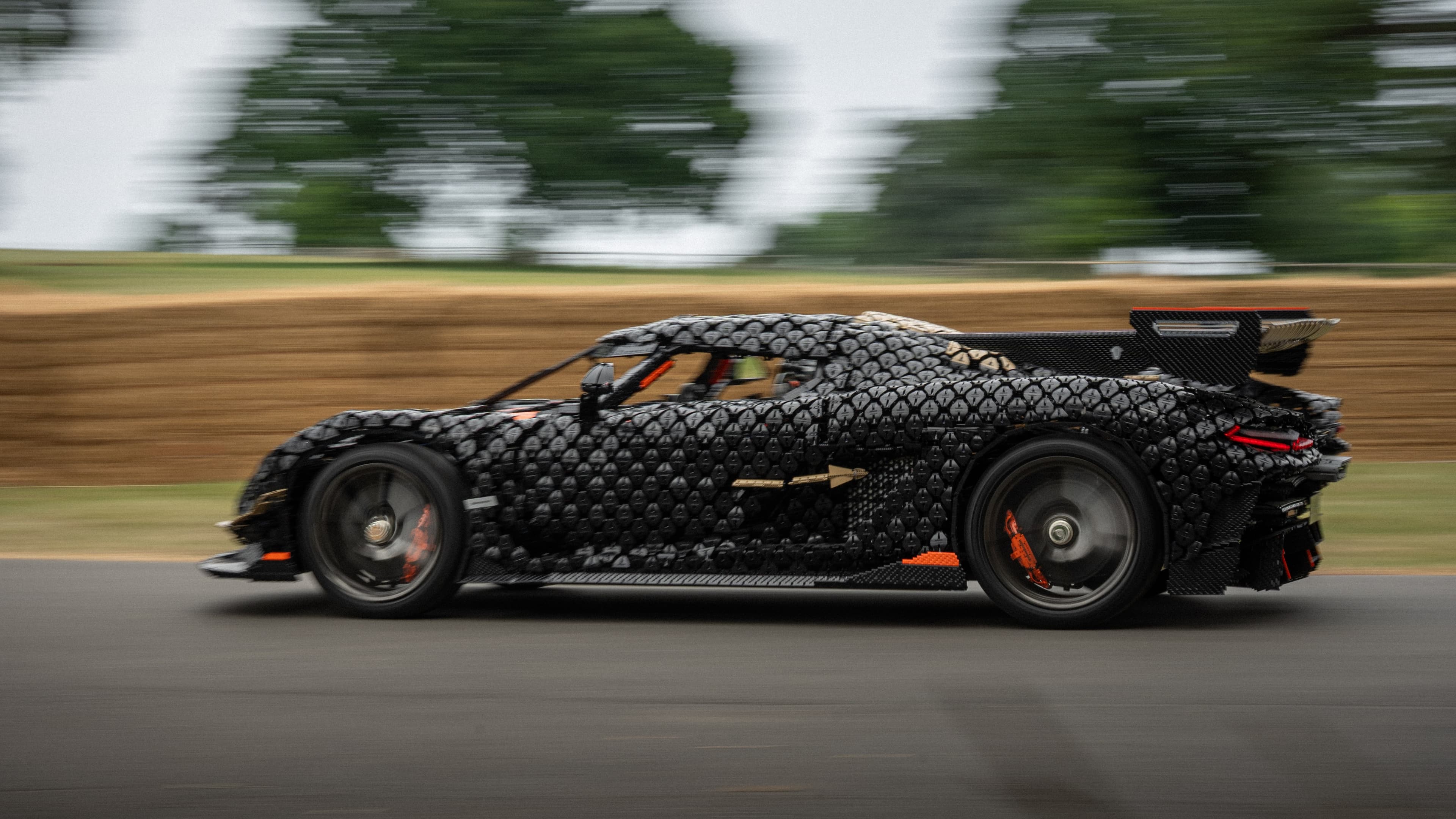 Koenigsegg Sadair's Spear Lego atinge 111 km/h e quebra recorde