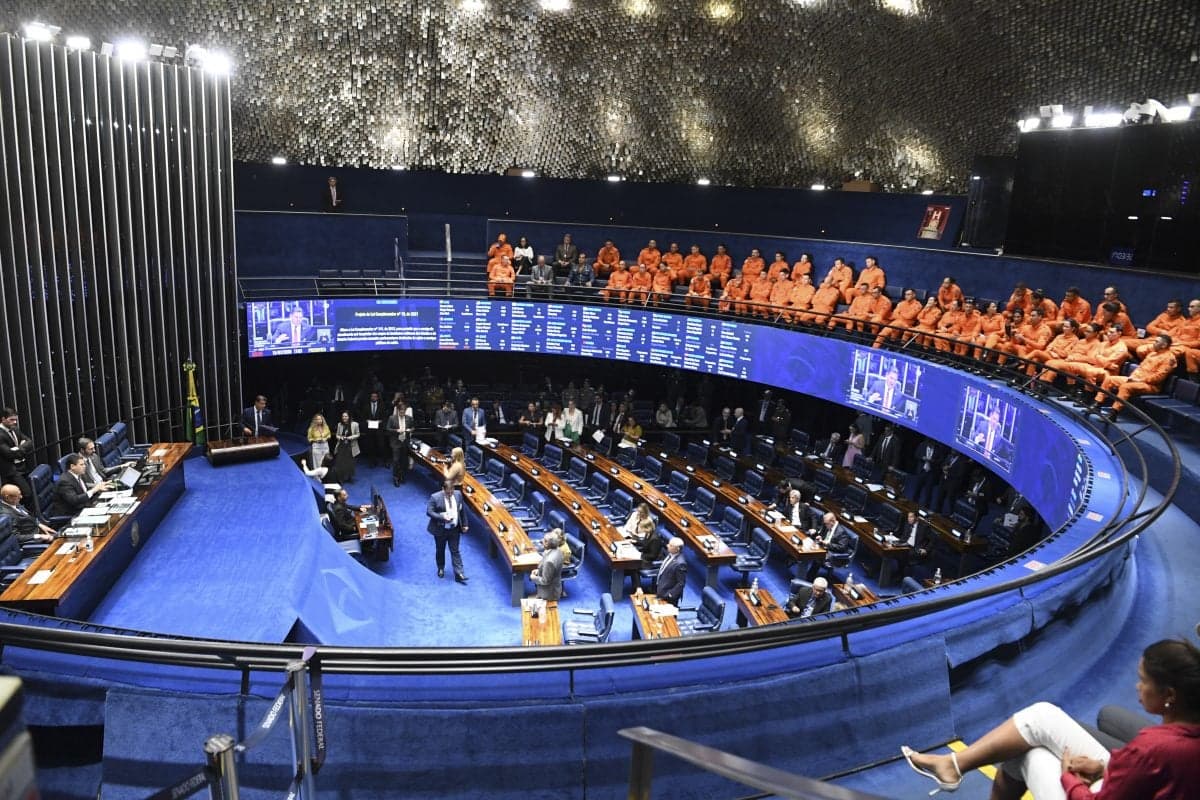 Senado aprova lei que aumenta penas para crimes contra profissionais da saúde