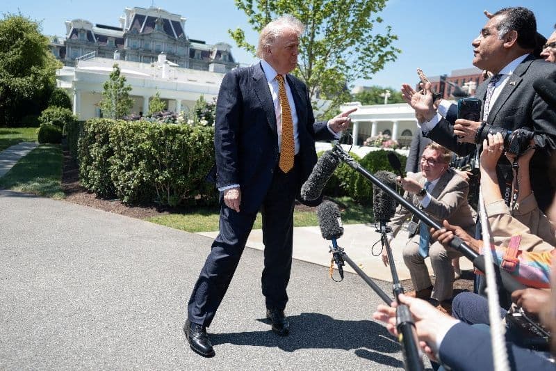 Aprovação de Trump despenca após alta nos preços dos combustíveis
