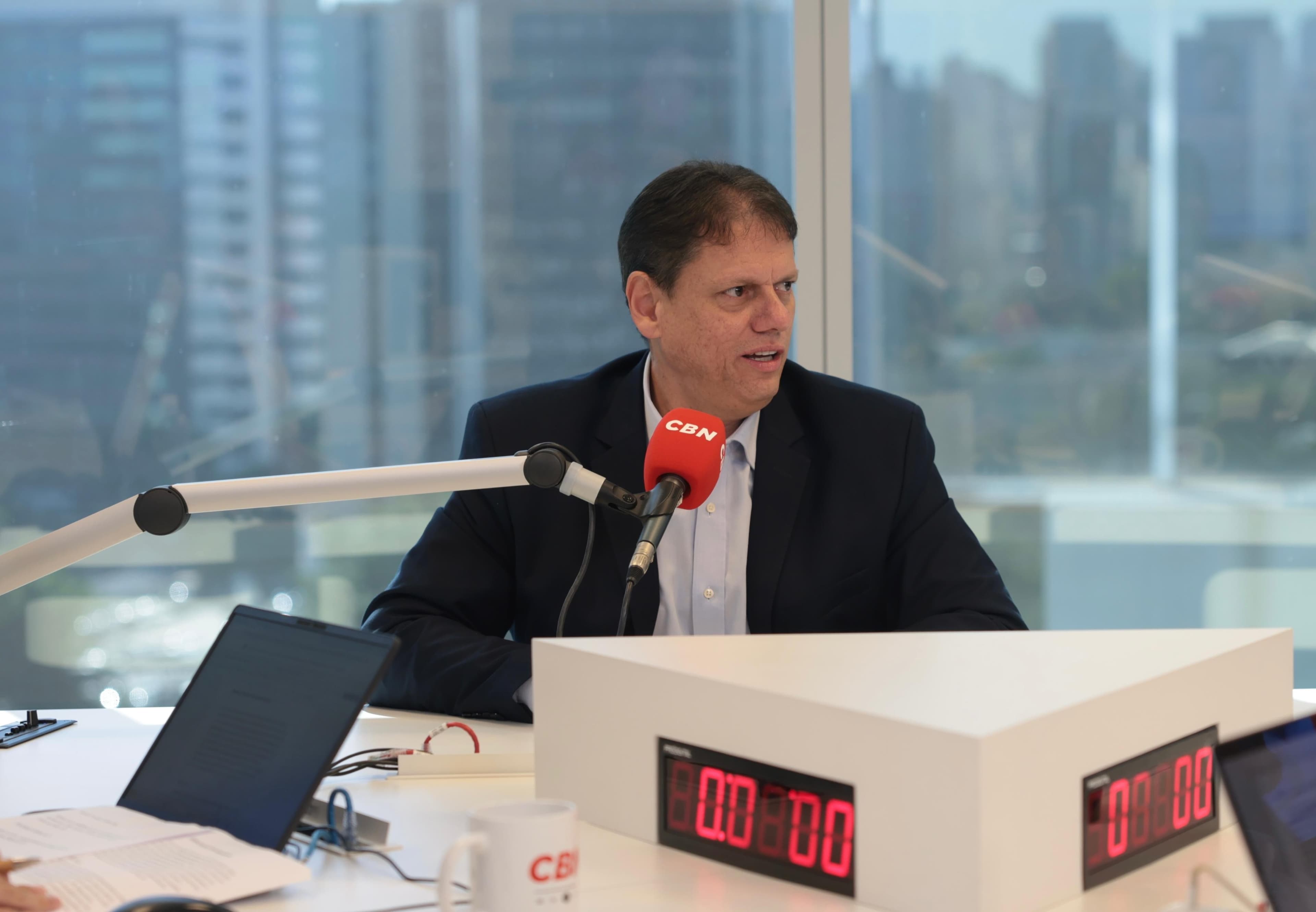 Pesquisa revela aprovação de 42% para Tarcísio em SP