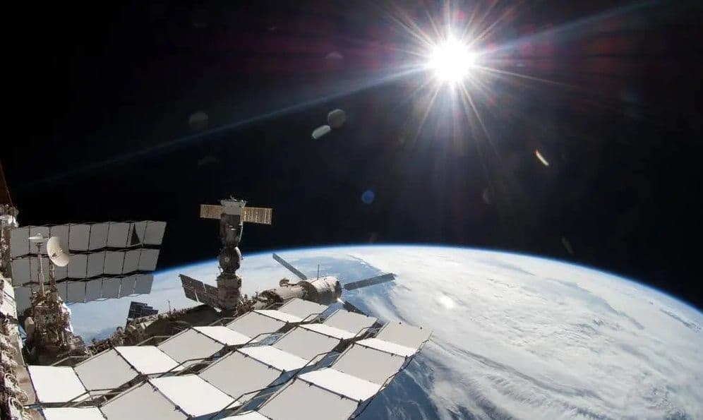 Vazamento de ar na ISS causa alerta, mas astronautas retornam ao normal