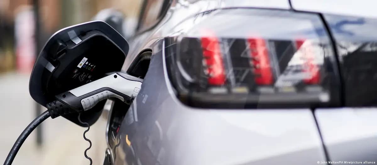 Cresce a venda de veículos elétricos, mas desafios com baterias persistem