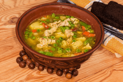 4 sopas ricas em proteínas para aquecer nos dias frios