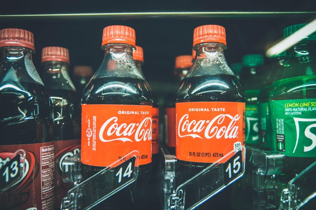 Coca-Cola troca garrafas devido a roubo de rótulos da Copa 2026