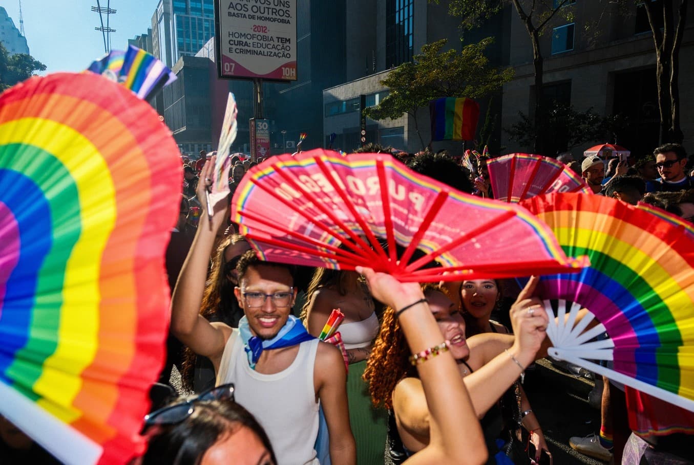 Aceitação da homossexualidade cai para 72% entre brasileiros