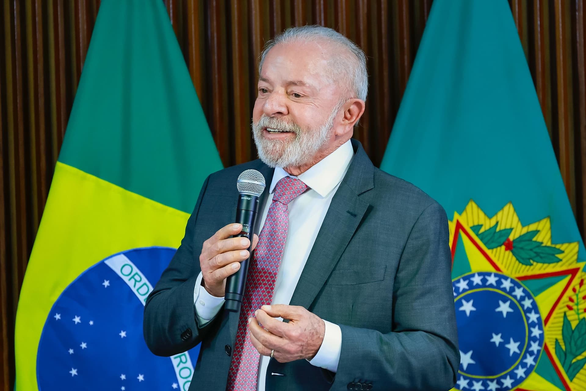 EUA e Brasil discutem tarifas em reunião ministerial de Lula