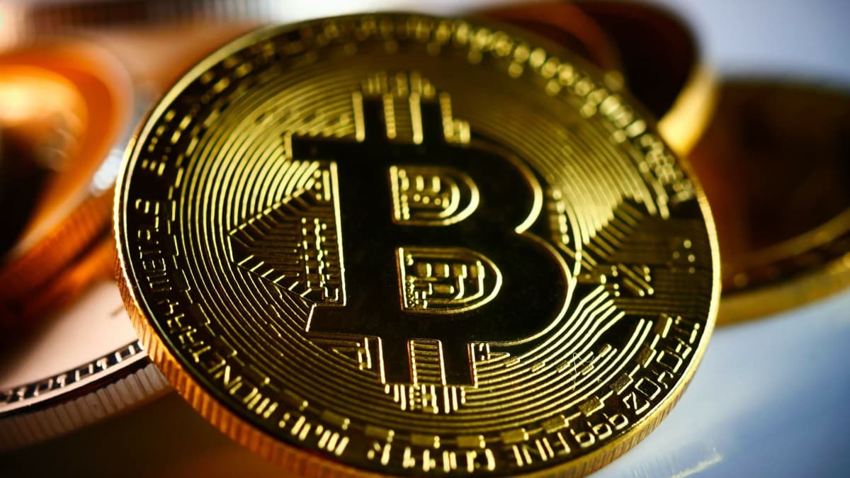 Bitcoin opera em leve queda a US$ 78.435,20 com cautela no mercado