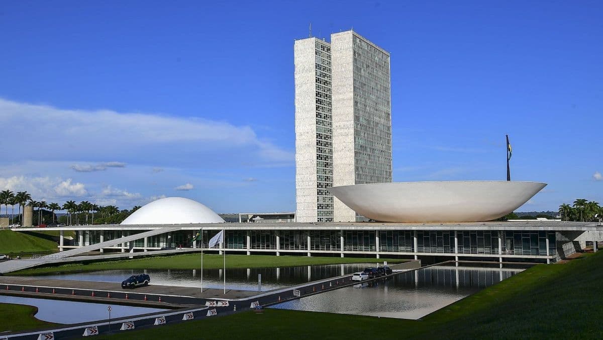 Câmara dos Deputados e STF com índices negativos de aprovação