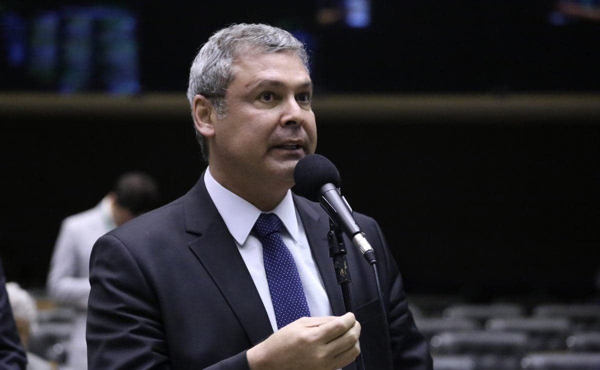 Deputado pede revogação da prisão domiciliar de Bolsonaro