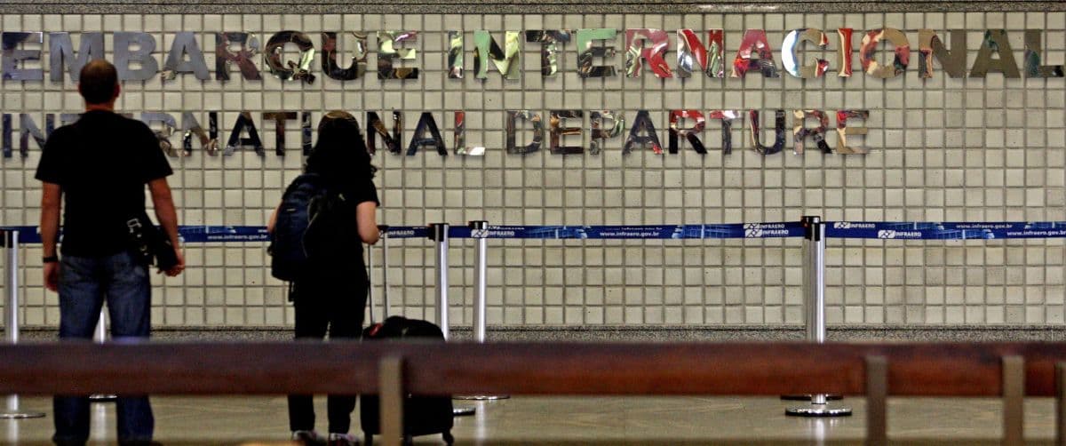 Homem é investigado por agressão a mulher em voo da KLM