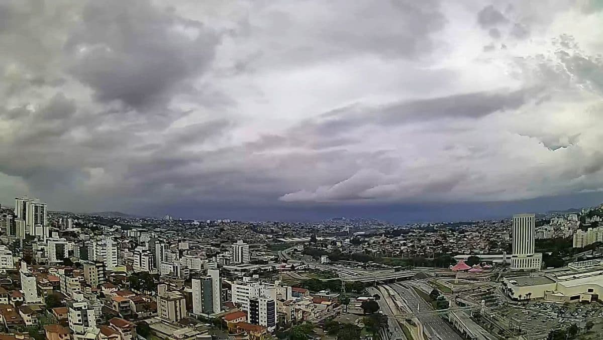Previsão em Belo Horizonte: céu parcialmente nublado e chance de chuva