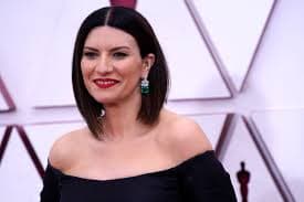 Sandy e Laura Pausini: A nova versão de 'Quando Chove'