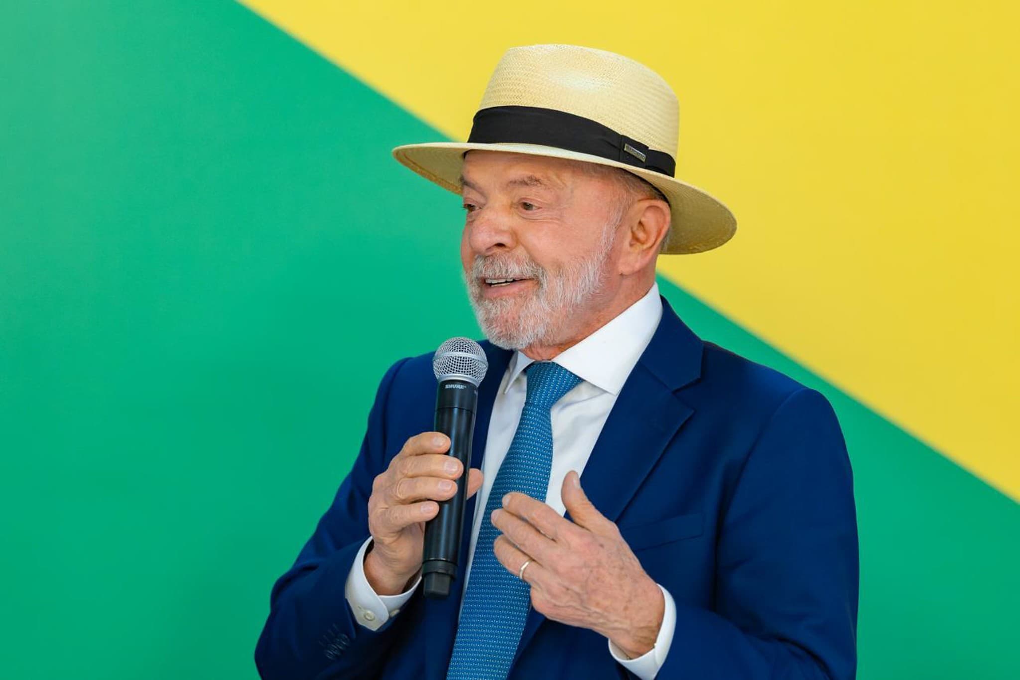 Lula critica revogação de visto por EUA e defende relação respeitosa