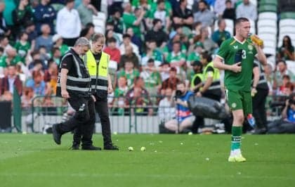Ativistas interrompem amistoso da Irlanda contra o Catar em Dublin