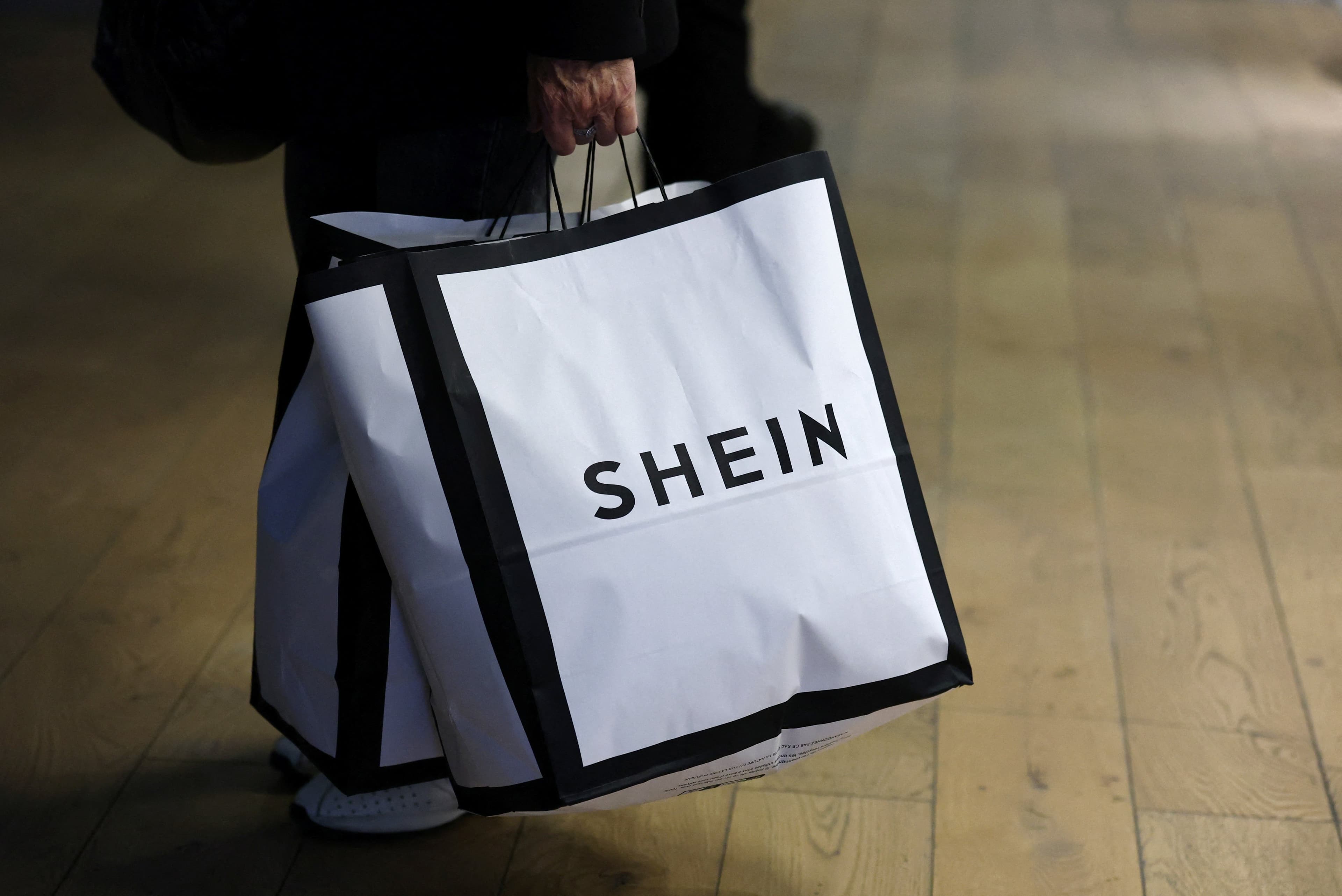 Shein arrecada R$ 8,8 bilhões em IPO, mas ações caem na Bolsa