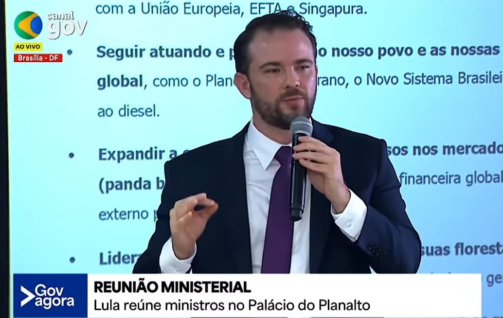 Ministro da Fazenda Dario Durigan aponta adesão de estados a subsídio do diesel