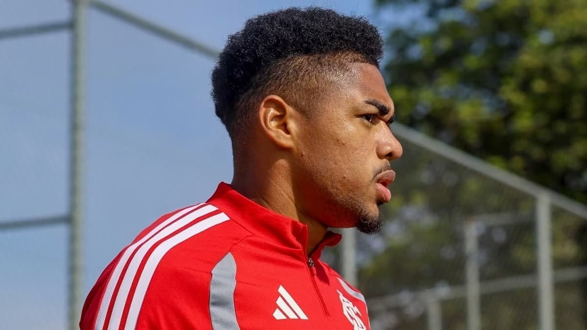 Victor Gabriel, do Internacional, pode ser suspenso por jogada violenta