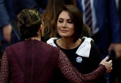 Flávio Bolsonaro enfrenta resistência de Michelle em pré-campanha