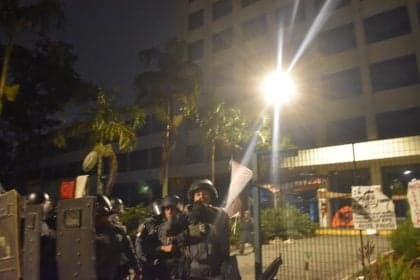 Polícia Militar de SP encerra ocupação na USP com repressão